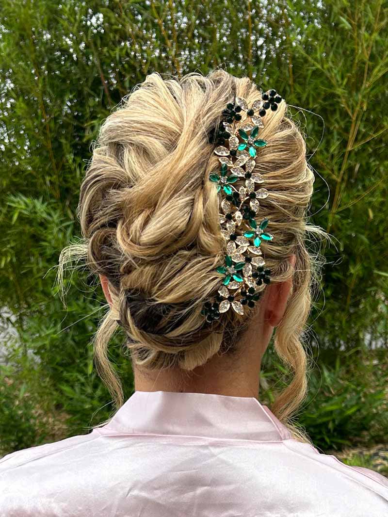 Chignon mariée par Cécile Fortune, spécialiste mariage au salon privé Le Privilège à Vannes, Séné.