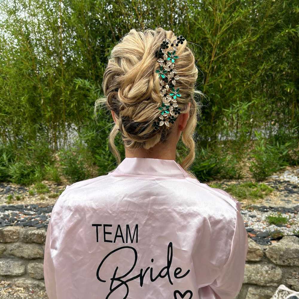 Chignon, coiffure mariée par Cécile Fortune, spécialiste mariage au salon privé Le Privilège à Vannes, Séné.