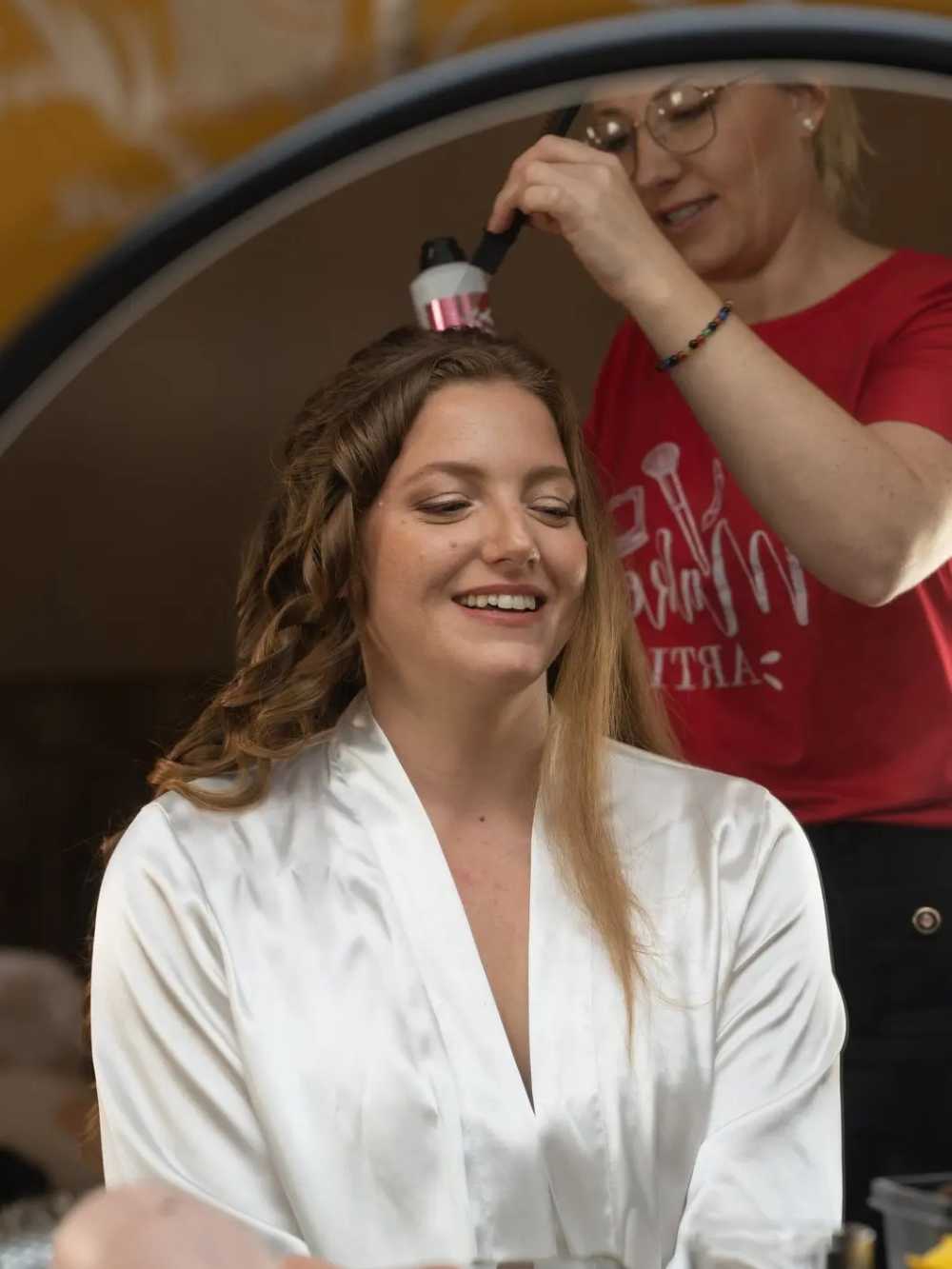 Coiffure mariée par Cécile Fortune, spécialiste mariage au salon privé Le Privilège à Vannes, Séné.