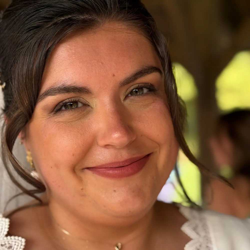 Maquillage mariée par Cécile Fortune, spécialiste mariage au salon privé Le Privilège à Vannes, Séné.