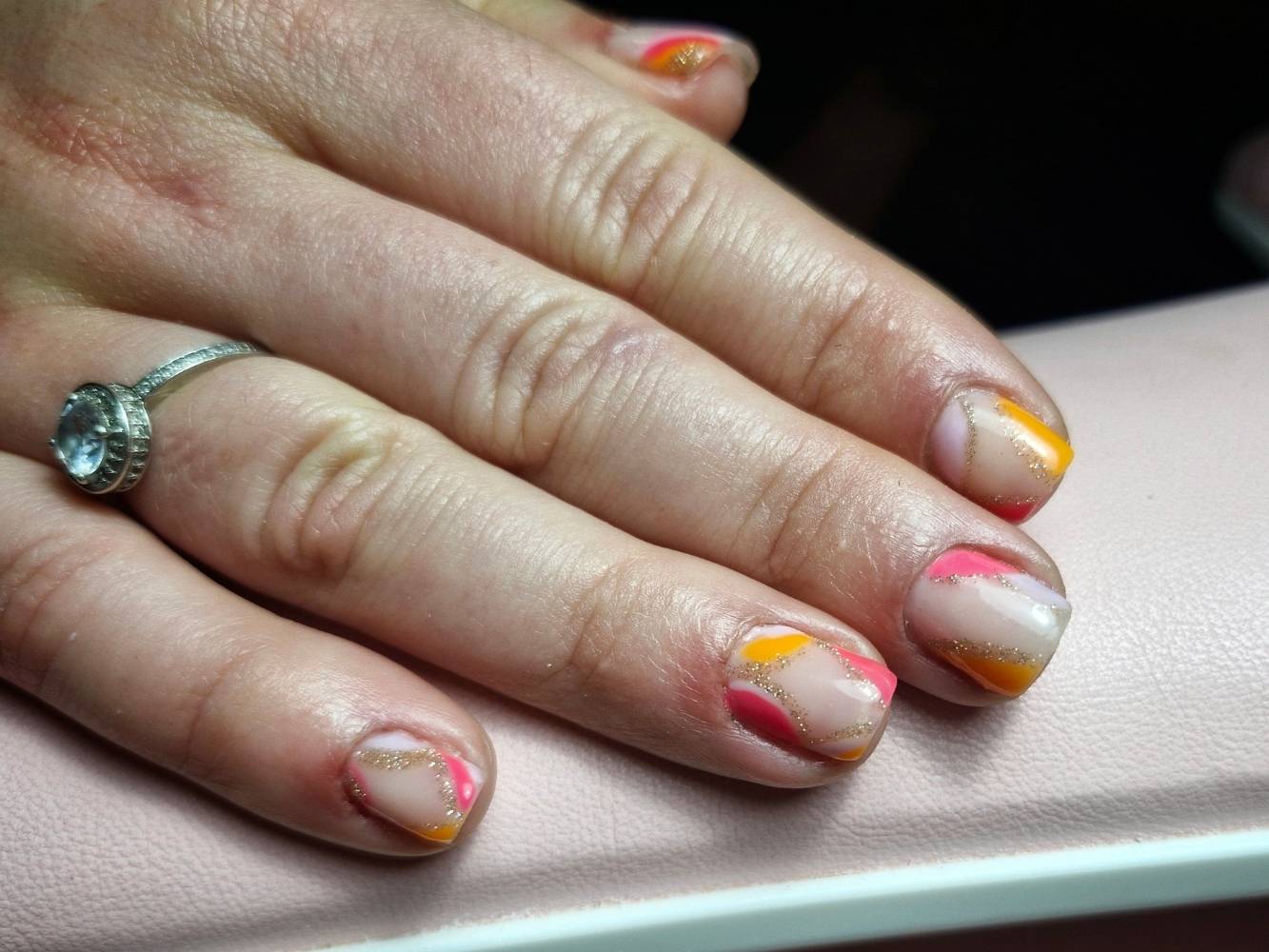 Vernis semi permanent, manucure par Cécile Fortune au salon privé Le Privilège à Vannes, Séné.