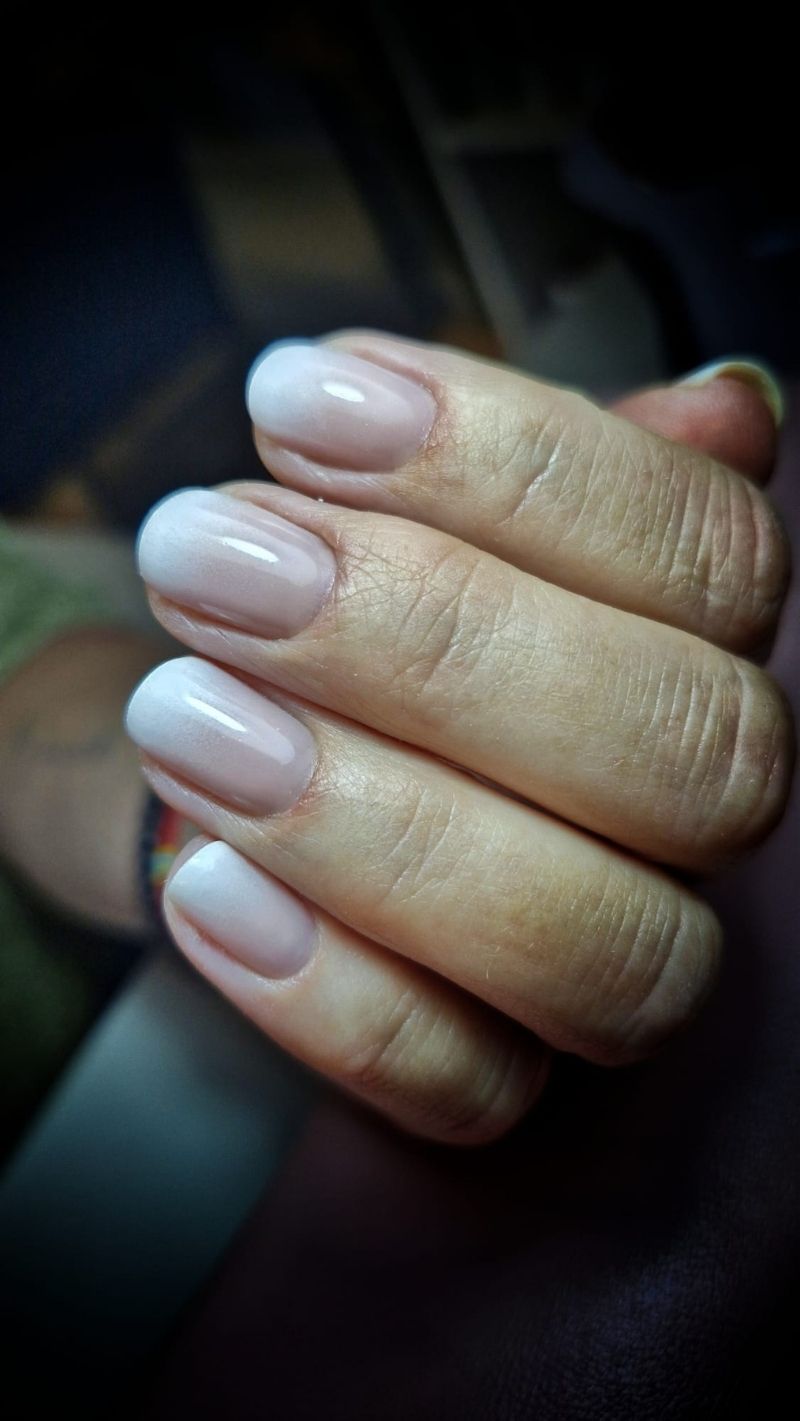 babyboomer-ongles-mains-leprivilege-coiffure-vannes-sene