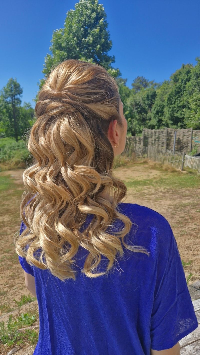 Cécile Fortune, coiffeuse, spécialiste mariage, au salon privé Le Privilège à Vannes, Séné.