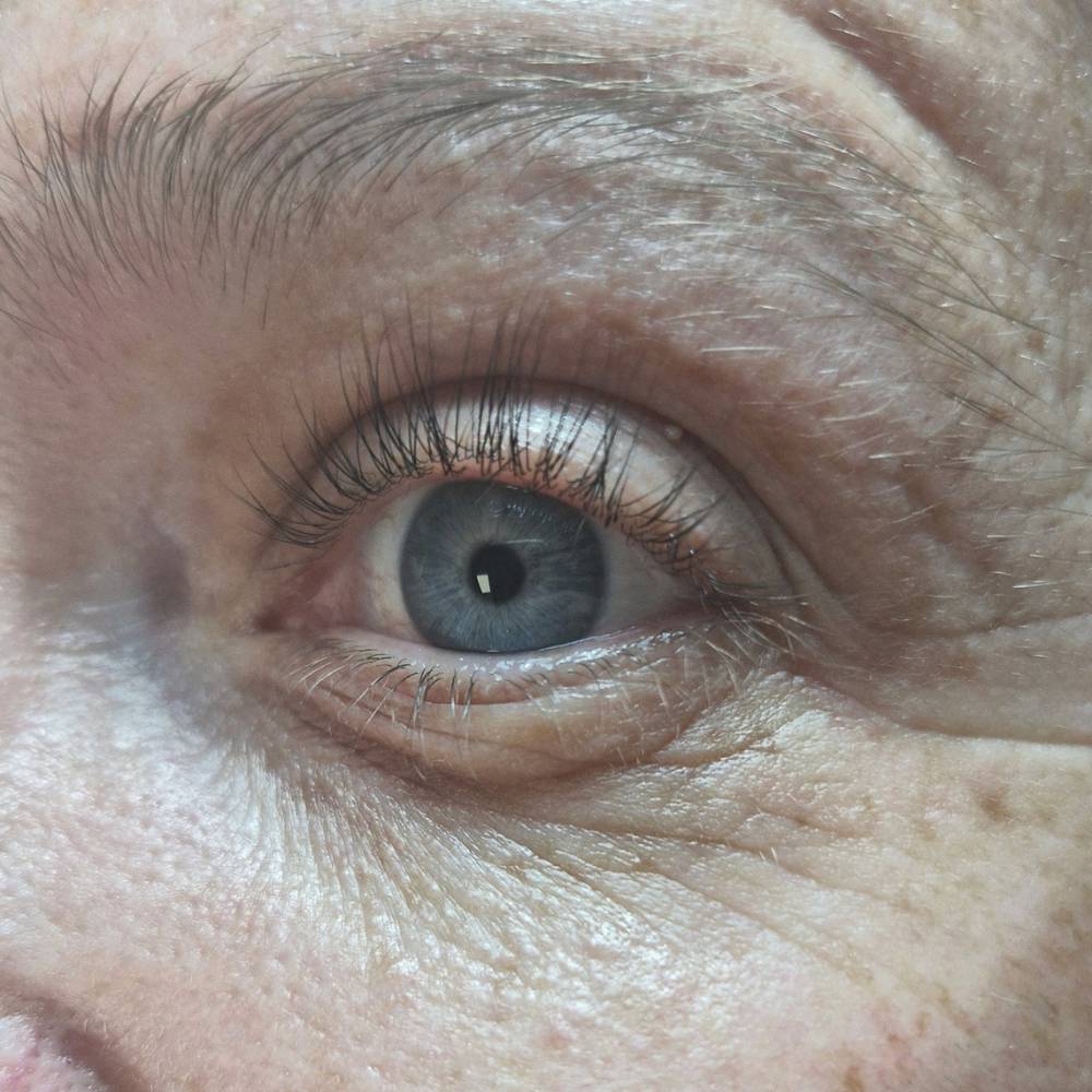 Rehaussement des cils par Cécile Fortune au salon privé Le Privilège à Vannes, Séné.